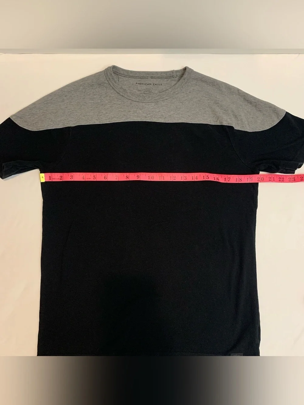 American Eagle Outfitters Men’s Black and Gray Colorblock Crew Tee
